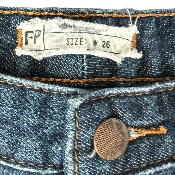 Free People Dark Wash Raw Hem Distressed Low Rise Denim Straight Ankle Jeans 26 - Picture 7 of 10